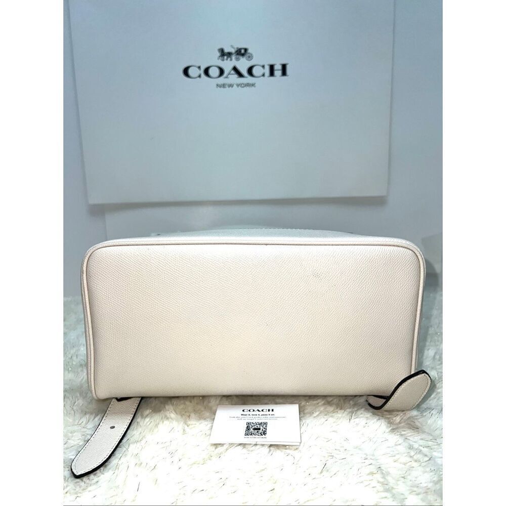 🔥🎁New! COACH Kenley Backpack Signature Canvas Chalk White Msrp:$398.00 - Picture 4 of 7